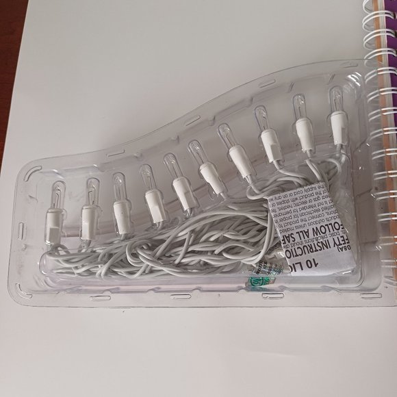 Vintage DIY Room Lanterns by KLUTZ from 2000's unpacked - Picture 2 of 10